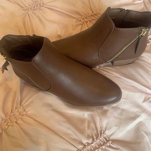 Stylish Brown Ladie’s Booties Size 9